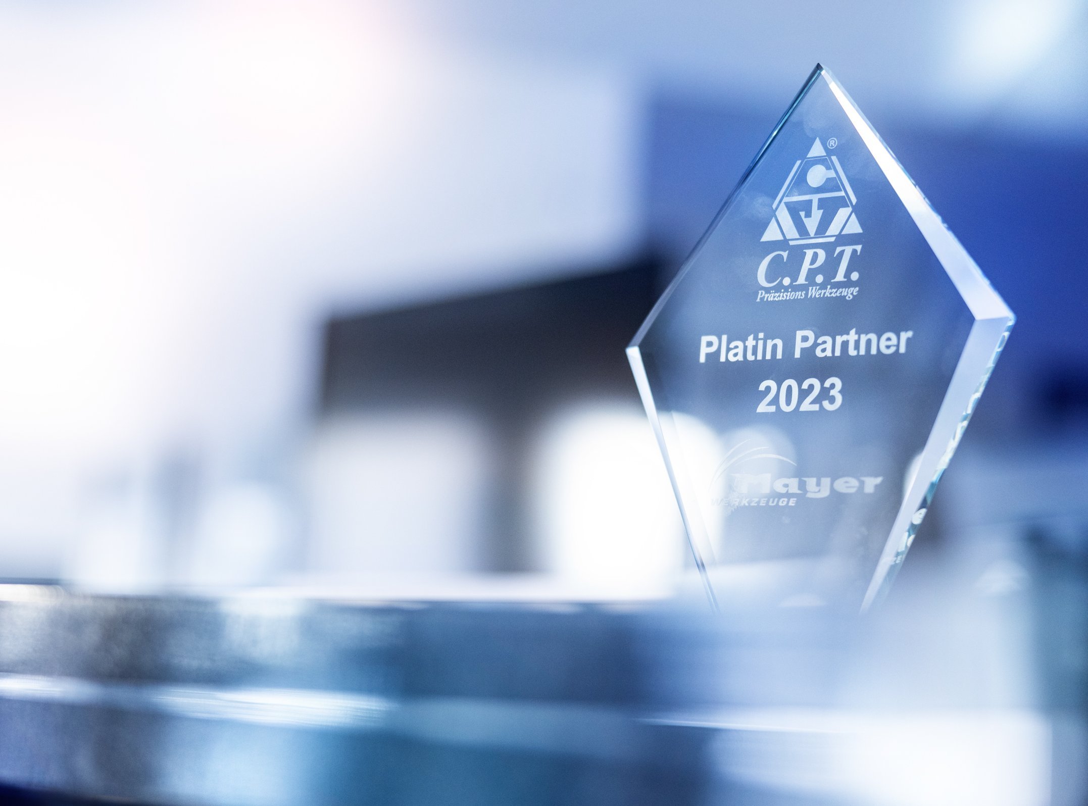 Auszeichnung als Platin-Partner von CPT für Mayer Tools aus Acrylglas